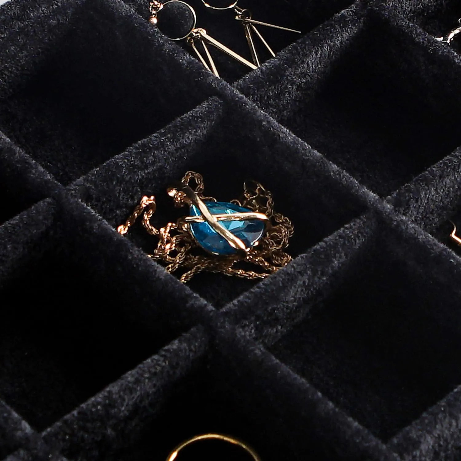 Luxurious and Soft Velvet Ring Trays for Retail | Sophisticated and Durable Display Solutions for Jewelry Stores Seeking Elegant In-Store Showcases - 10019