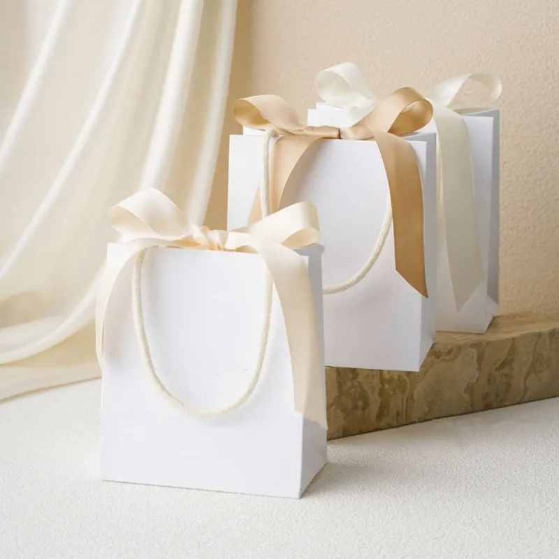 High-Quality Printed Paper Bags with Handles | Functional Packaging Solutions for Jewelry Merchants Seeking Reliable and Attractive Presentation - 10020