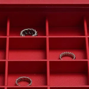 Excellent and Sleek Clear Acrylic Jewelry Trays for Retail Display | Bespoke Display Solutions for Jewelry Stores and Wholesale Suppliers - 10184