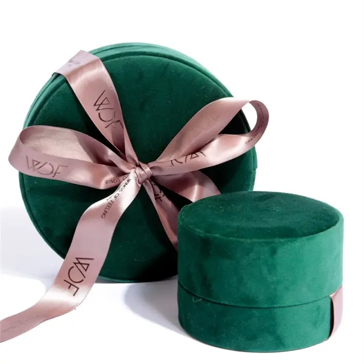 How to Choose the Best Jewelry Packaging Solution for Your Brand - AMORE jewelry cases 015 to be packed