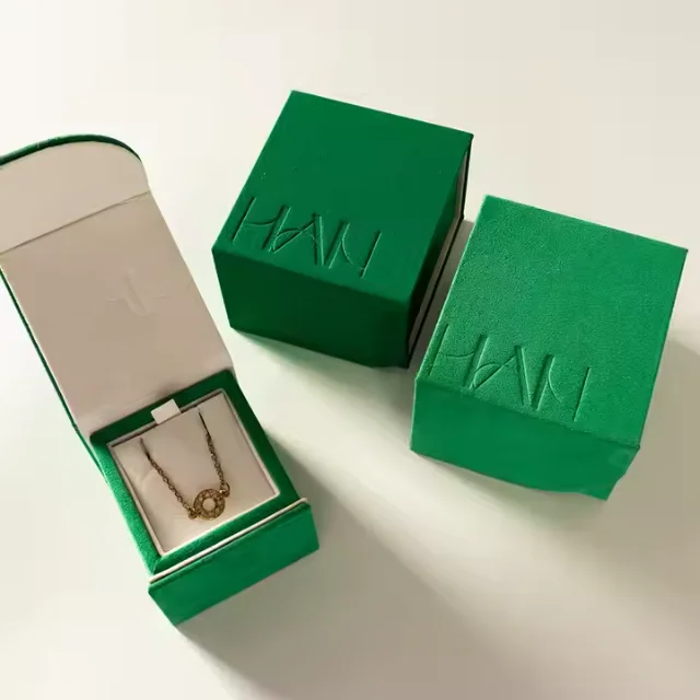 Custom Velvet Jewelry Boxes with Magnetic Closure and Logo | Secure and Stylish Packaging Tailored Solutions for Jewelry Brands - Custom velvet jewelry boxes with magnetic closure and logo4