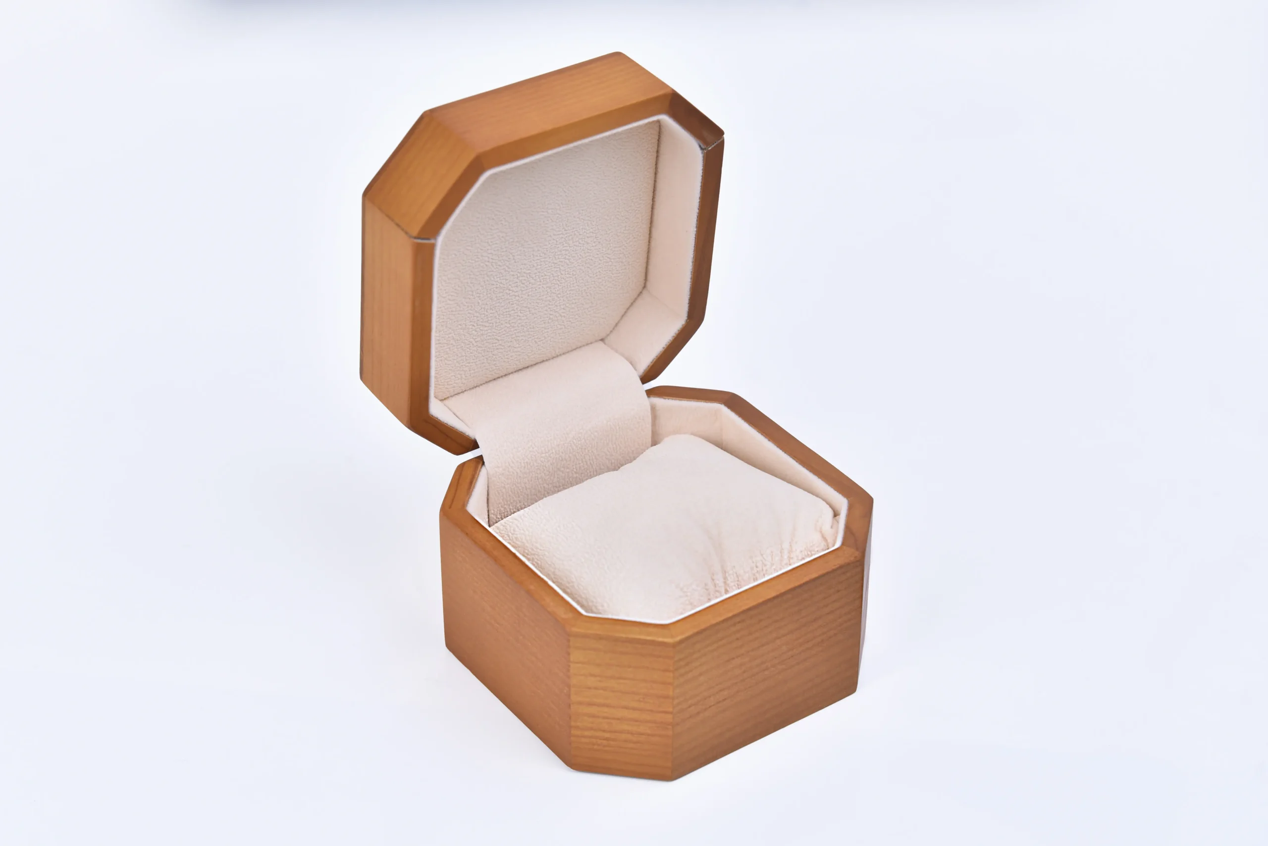 Eco-Friendly Packaging with Personalized Branding for Jewelry Designers | Suited for Designers Needing Unique and Green Packaging Options - DSC 6488