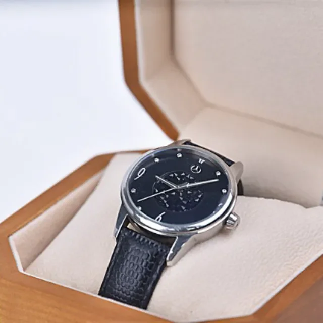 Premium Watch Gift Boxes with Secure Cushion Inserts | Stylish Watch Gift Boxes with Custom Options for Retailers and Bulk Orders - DSC 6501