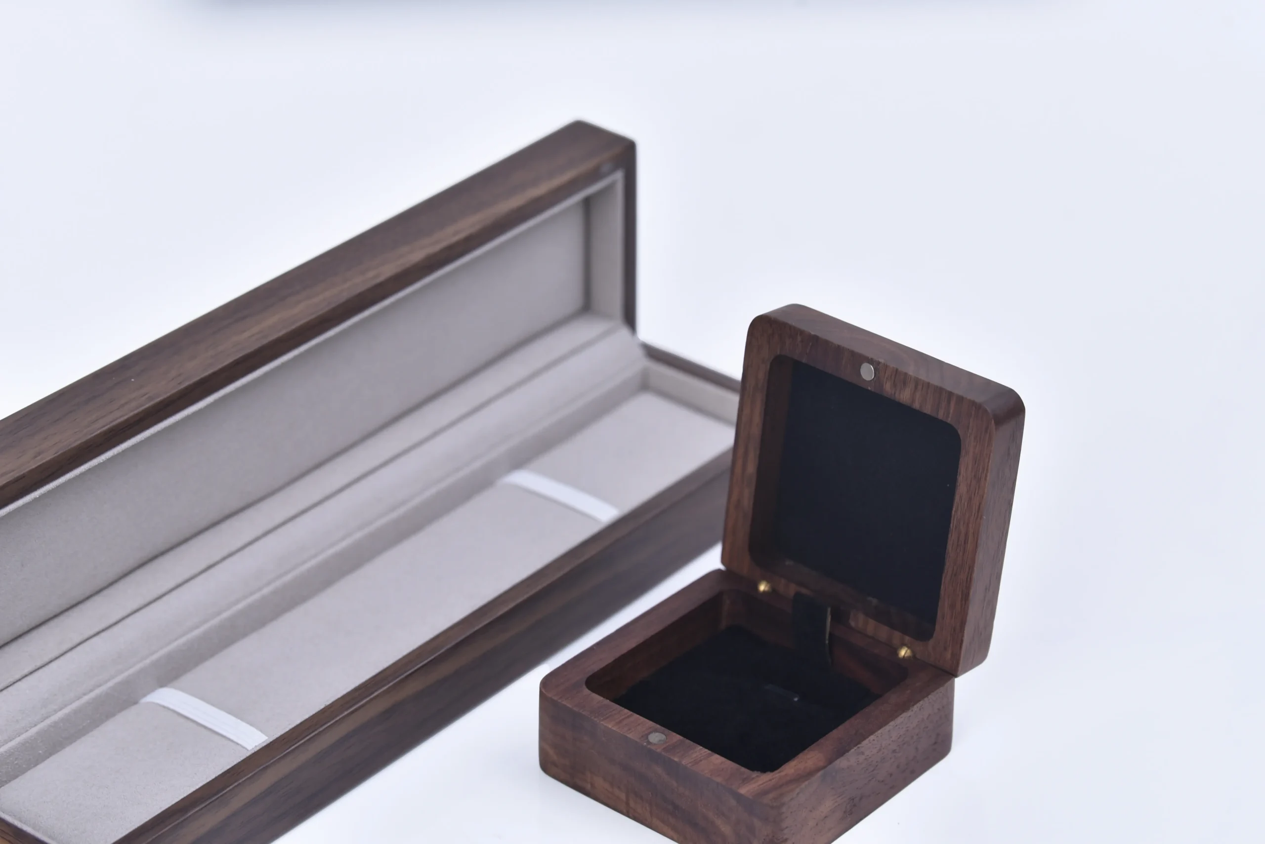 Recyclable Luxury Jewelry Packaging for Environmentally Friendly Brands | Designed for Luxury Jewelers Needing Green and High-End Presentation - DSC 6525