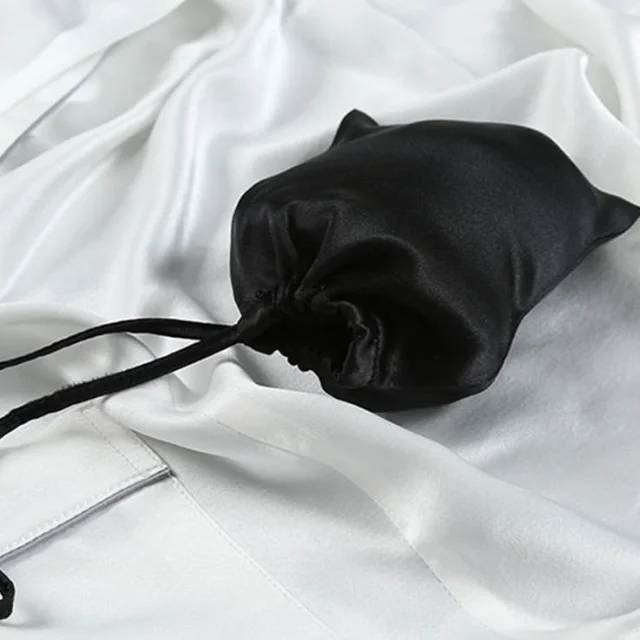 Sophisticated and Durable Drawstring Silk Pouches for Luxury Jewelry | Secure and Elegant Packaging for Fine Jewelry Retailers and High-End Merchants - Drawstring silk pouches for luxury jewelry2