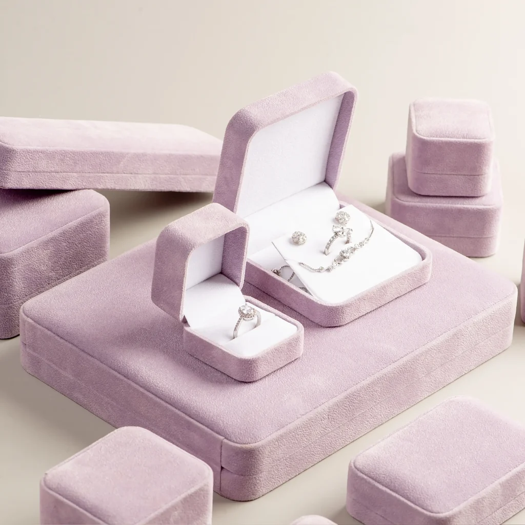 Top 10 Jewelry Packaging Trends 2024 - Eleonora jewelry case 235 1024x1024
