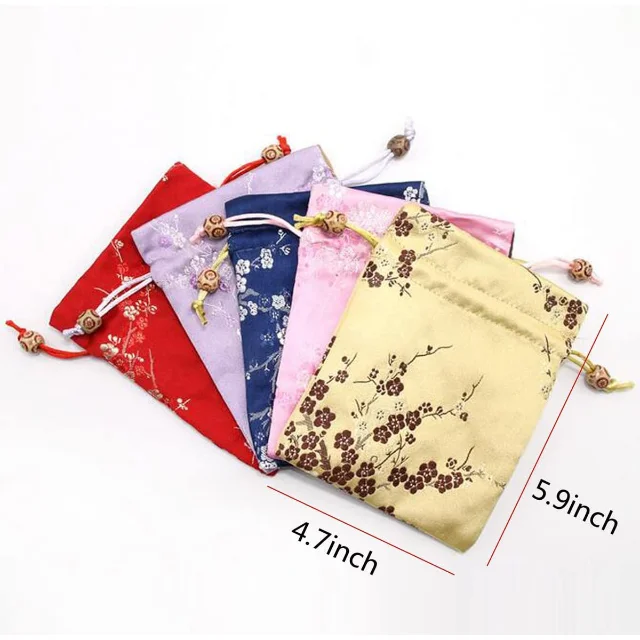 Handcrafted Embroidered Silk Jewelry Pouches | Elegant Packaging Solutions for Jewelry Merchants Needing Custom and High-End Presentation - Embroidered silk jewelry pouches4
