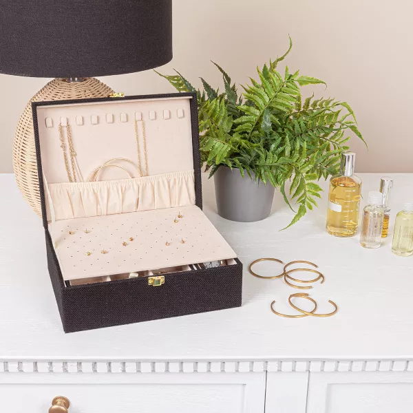 Affordable Bespoke Jewelry Organizers with Low Minimum Order Quantities | Designed for Small-Scale Jewelry Retailers Needing Custom Packaging - GUEST 9ae16406 8ec7 4d4f b214 735a1e11e7de