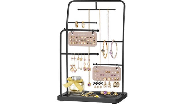 Immerse in Elegance Jewelry Displays that Delight and Inspire