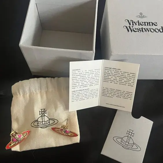 Case Study: Implementing Sustainable Packaging Solutions in a Global Jewelry Supply Chain - Vivienne Westwood sustainable packaging