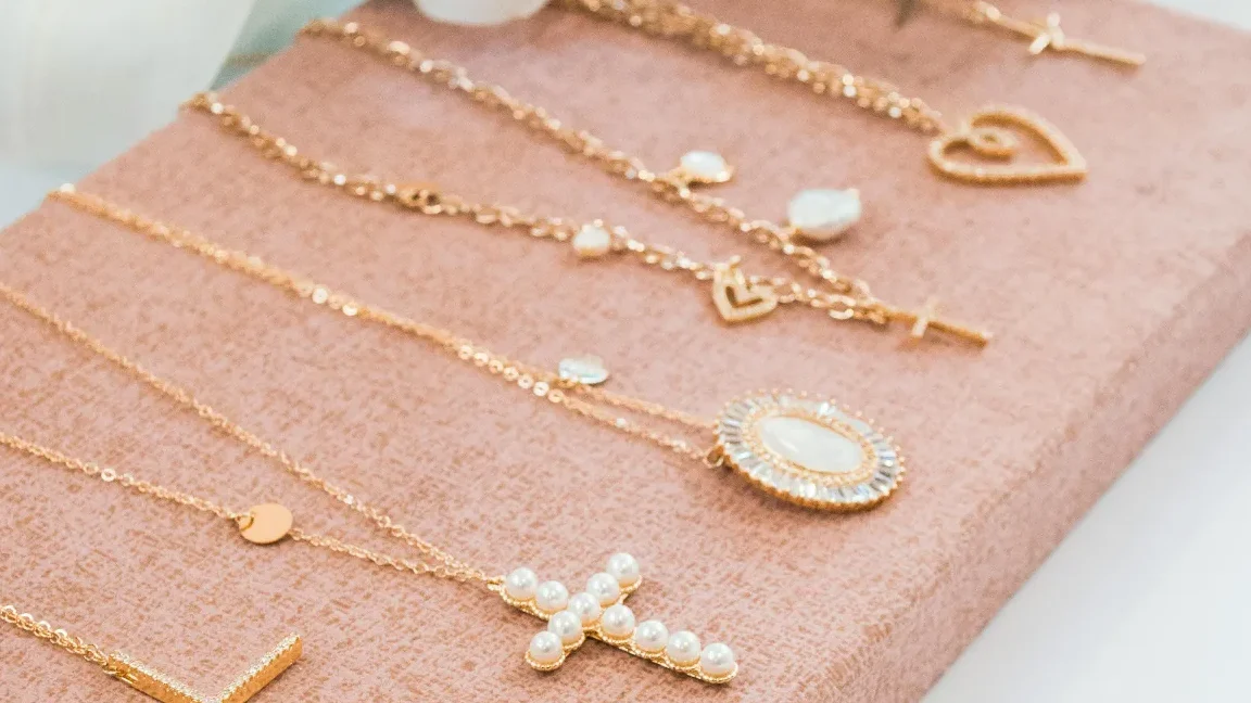 Case Study: Redesigning Packaging for a Jewelry Line to Appeal to Millennial Consumers - custom jewelry pacakaging deisign image (4)