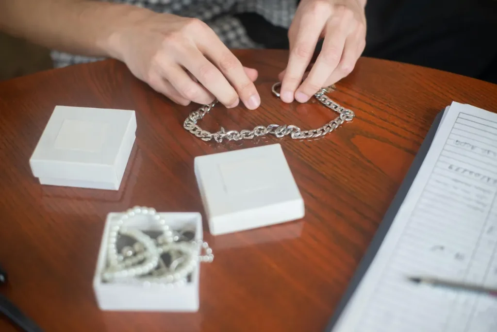 Leveraging Technology to Enhance the Security Features of Jewelry Packaging - custom jewelry pacakaging deisign image (5)