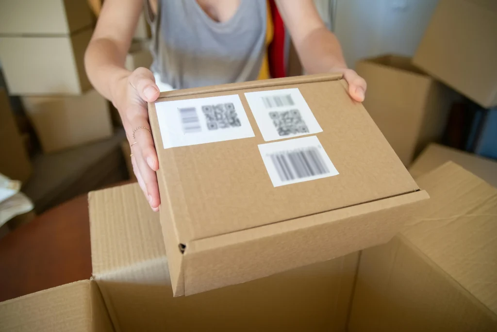 Creating Custom Jewelry Packaging for E-Commerce Success - e commerce packaging solutions images 1 1024x684
