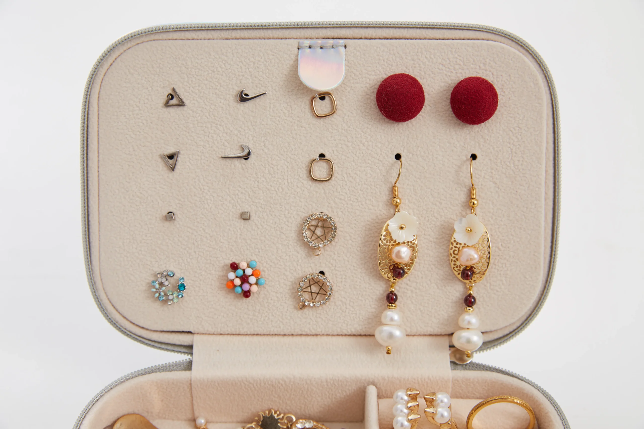 Creative Earring Organization Ideas for Stylish Storage – Richpack Innovative Earring Organizer Ideas and Earring Storage Solutions for Home and Retail Displays - earring organization ideas (3)