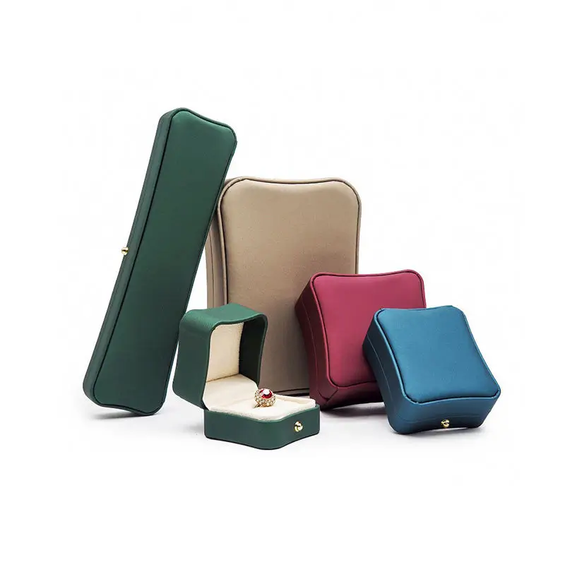 Stylish Jewelry and Accessories for A Moment of Noble Jewelry – Discover Custom Accessory Jewelry Solutions and Jewelries and Accessories Displays with Richpack - jewelry and accessories (4)
