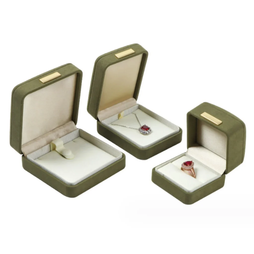 Custom Jewelry Packaging vs. Off-the-Shelf Solutions: Unveiling Branding Potential - jewelry box 024 1022x1024