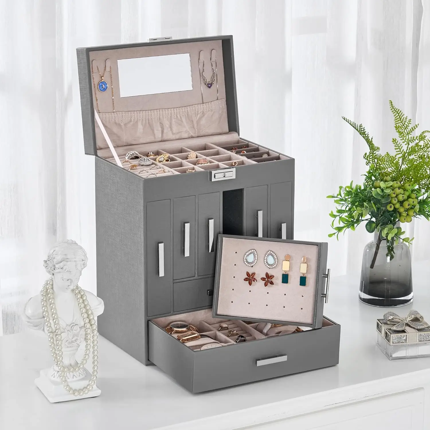 Maximize space with adjustable drawer jewelry organizers featuring multiple tiers. Designed for flexibility and convenience, these organizers allow for customized storage of your jewelry collection. Shop now for a versatile organization solution! - jewelry box 283
