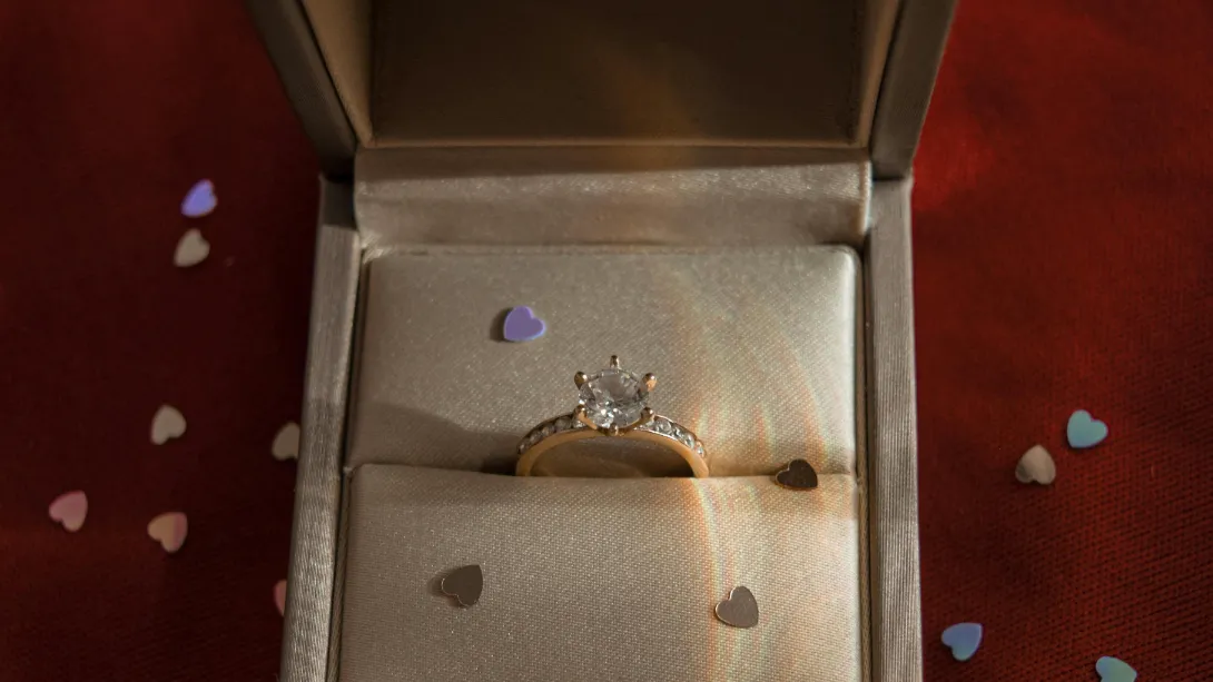 Essential Custom Jewelry Packaging Terms You Need to Know - luxury jewelry box packaging blog feature image (146)