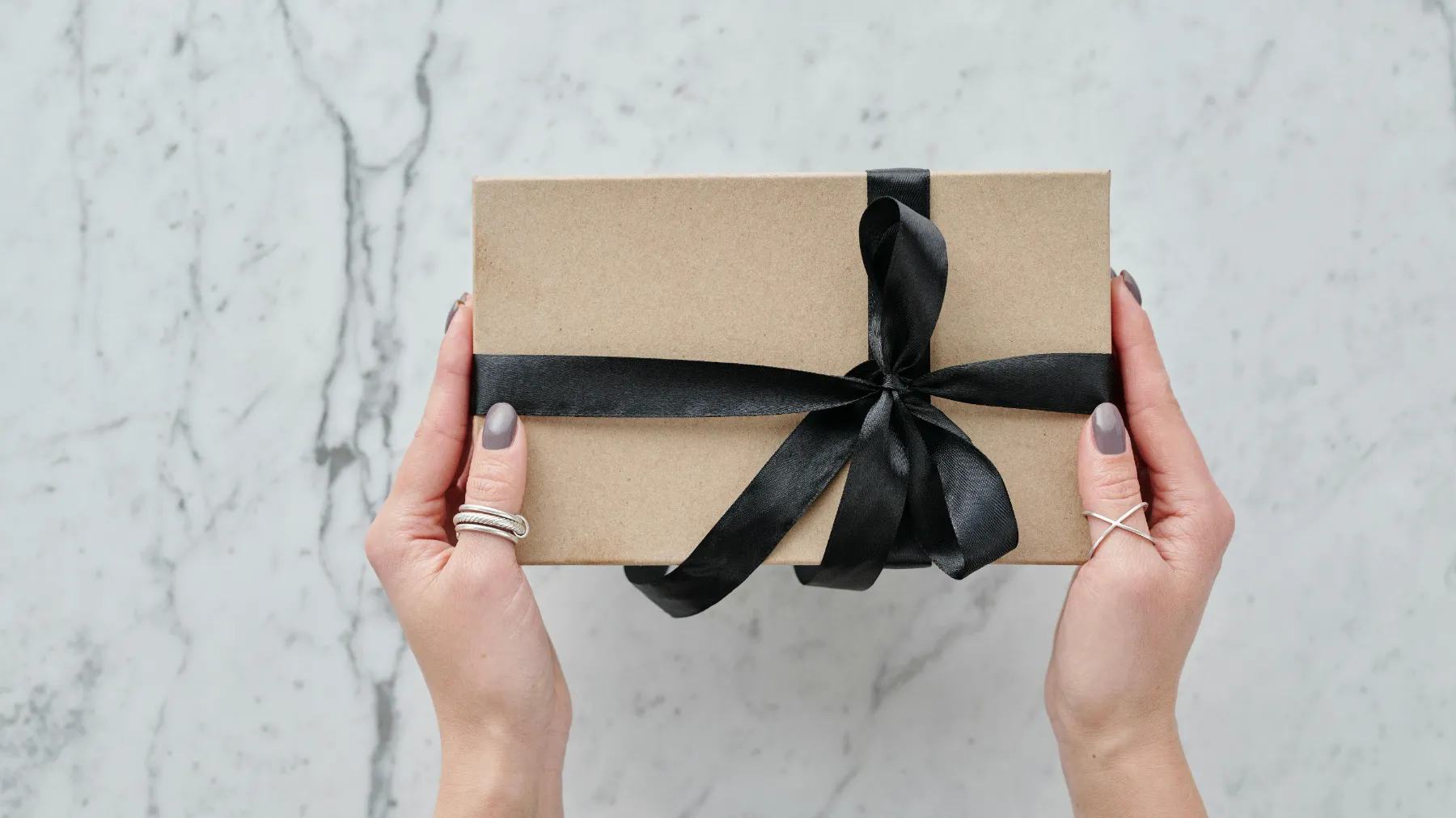 How to Ensure Your Jewellery Packaging Meets International Shipping Standards - luxury jewelry box packaging blog feature image (157)