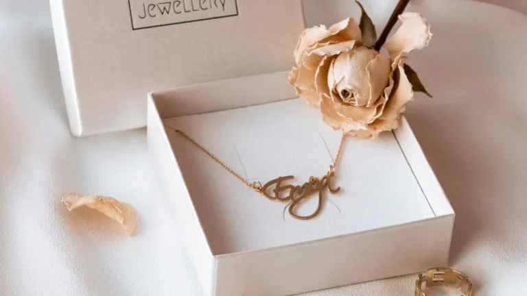 2025 Best Custom Jewellery Packaging Ideas That Will Shine Your Brand - luxury jewelry box packaging blog feature image (164)
