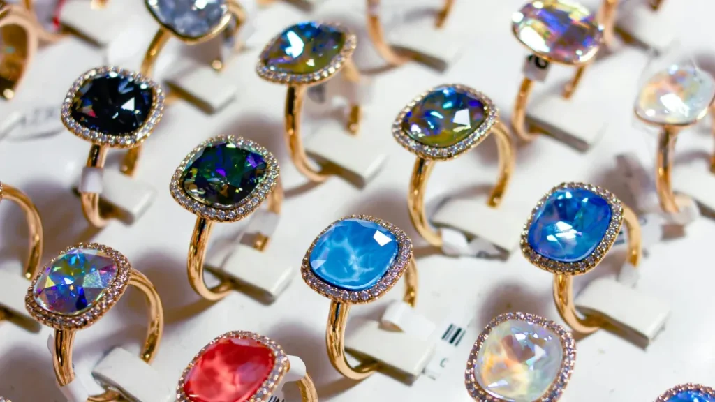 How to Choose the Right Packaging Solution for Different Jewelry Materials - luxury jewelry box packaging blog feature image (230)