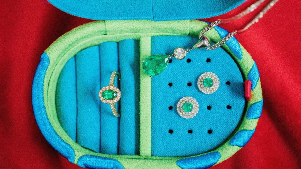 How to Properly Store Jewellery Organizers to Prevent Damage - luxury jewelry box packaging blog feature image (57)
