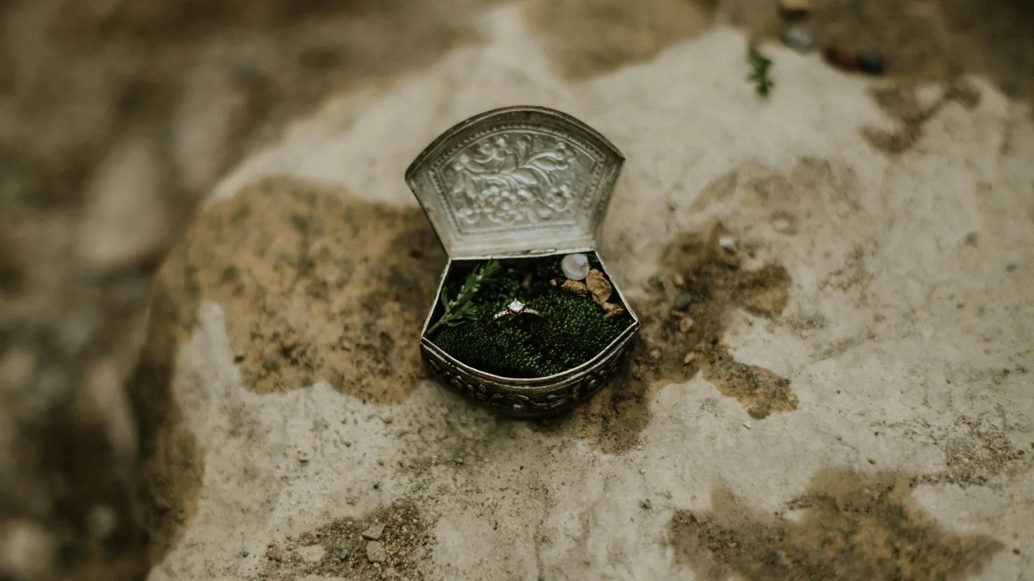 How to Design Unique Constellation Jewelry Packaging Using Eco-Friendly Materials - luxury jewelry box packaging blog feature image (61)