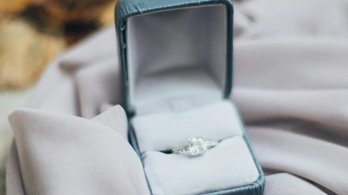 2025 Jewelry Packaging Trends for Gorjana Jewelry - luxury jewelry box packaging blog feature image (67)