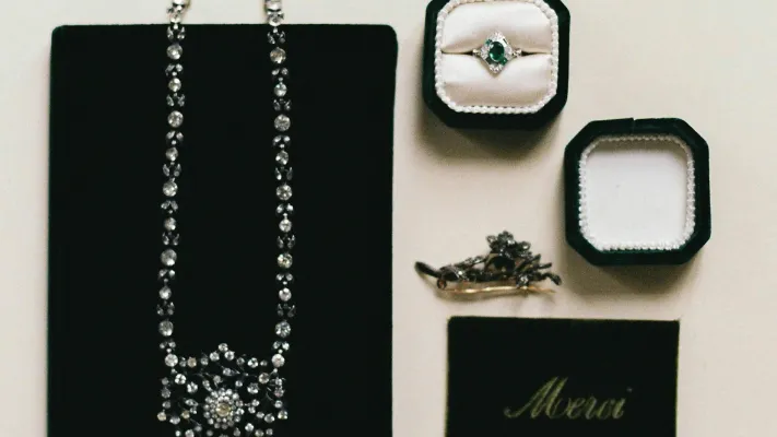 How to Choose the Best Materials for Jewelry Boxes - luxury jewelry box packaging blog feature image (74)