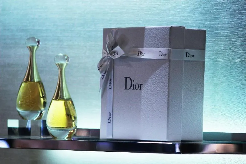 Emerging Trends in Perfume Packaging Boxes: What’s New for 2024 - perfume packaging boxes (2)