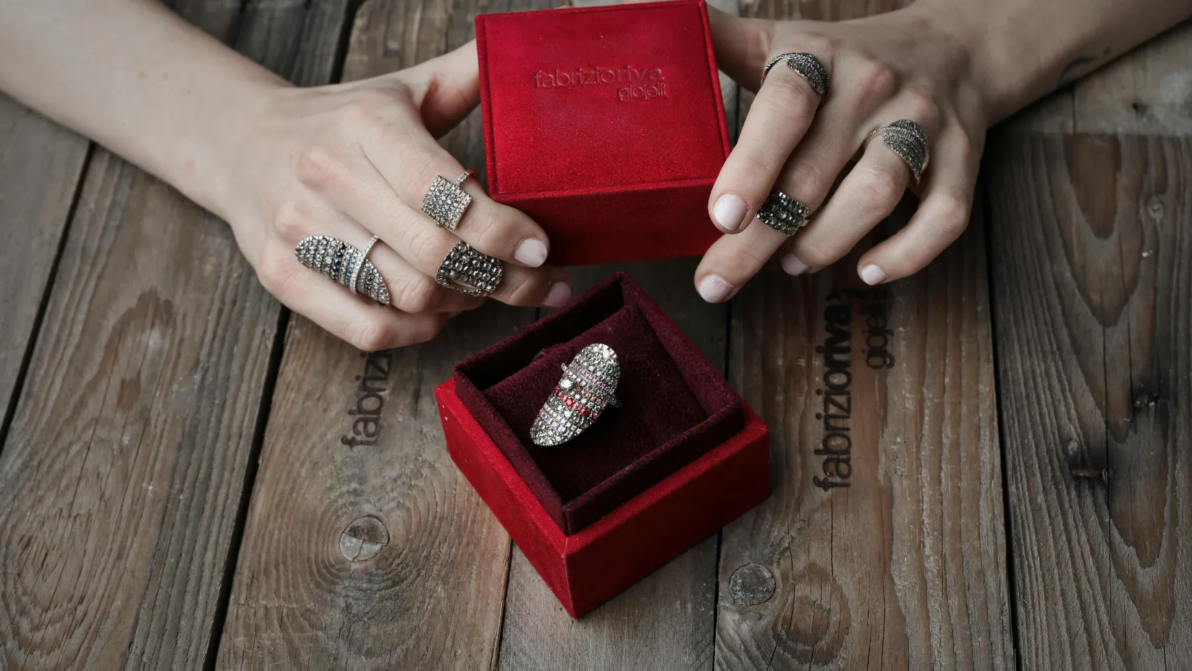 5 Key Principles for Designing Personalized Jewelry Packaging - pexels olly 5046212