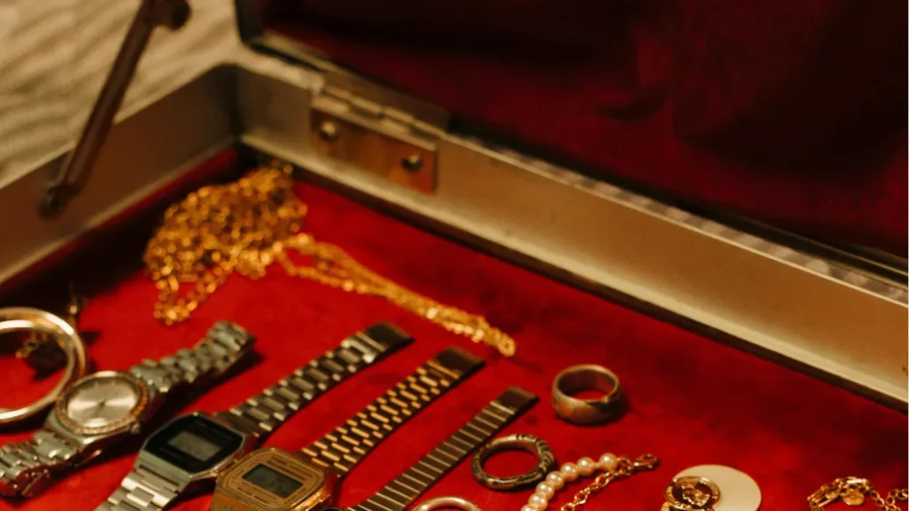 10 Best Jewelry Display Solutions for Retail Success - pexels ron lach 8705773