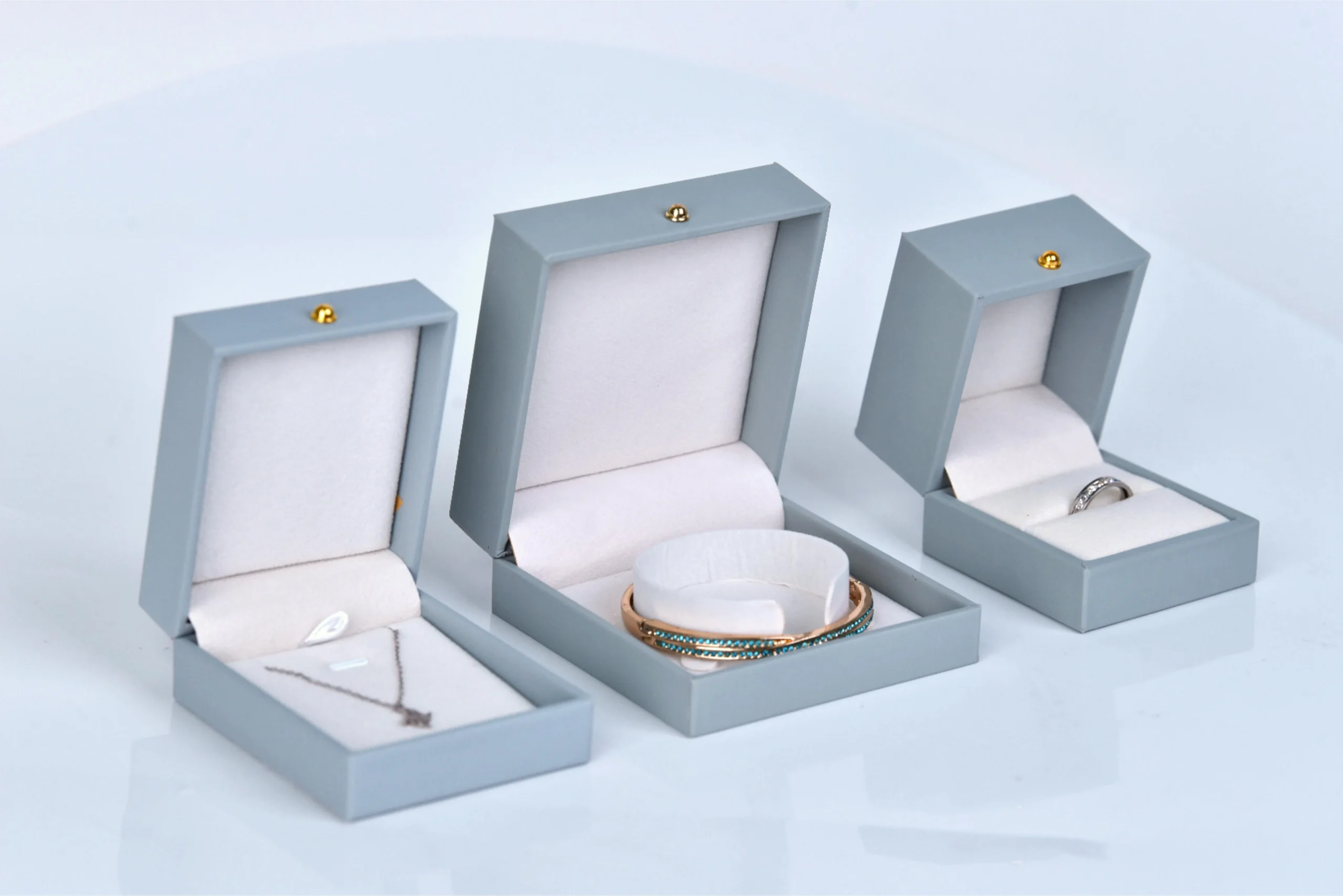 small containers with lids (2)