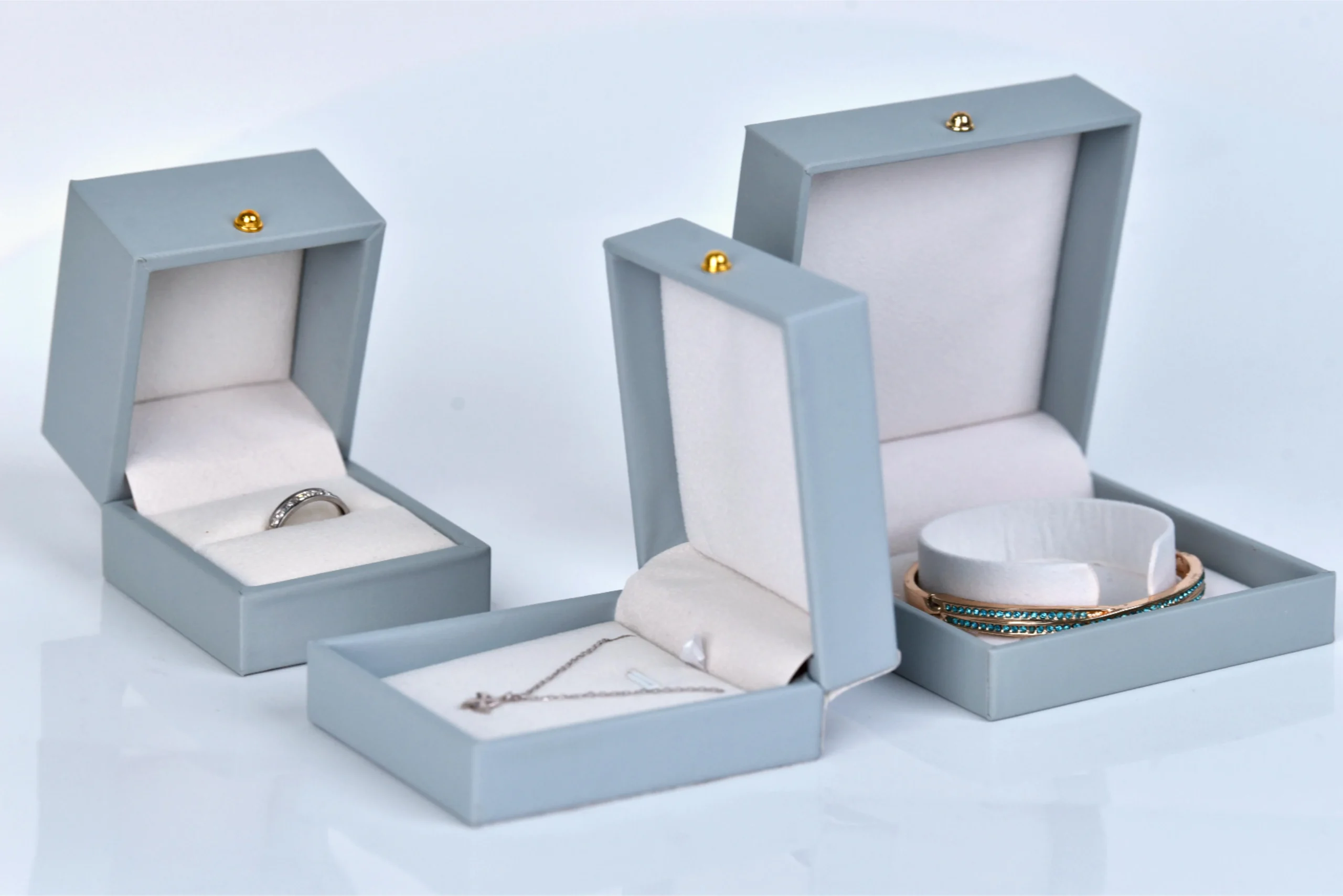 Richpack Versatile and Recherché Small Containers with Lids - Durable and Secure Jewelry Display Solutions for Organized Storage and Beauty Amplification - small containers with lids (3)