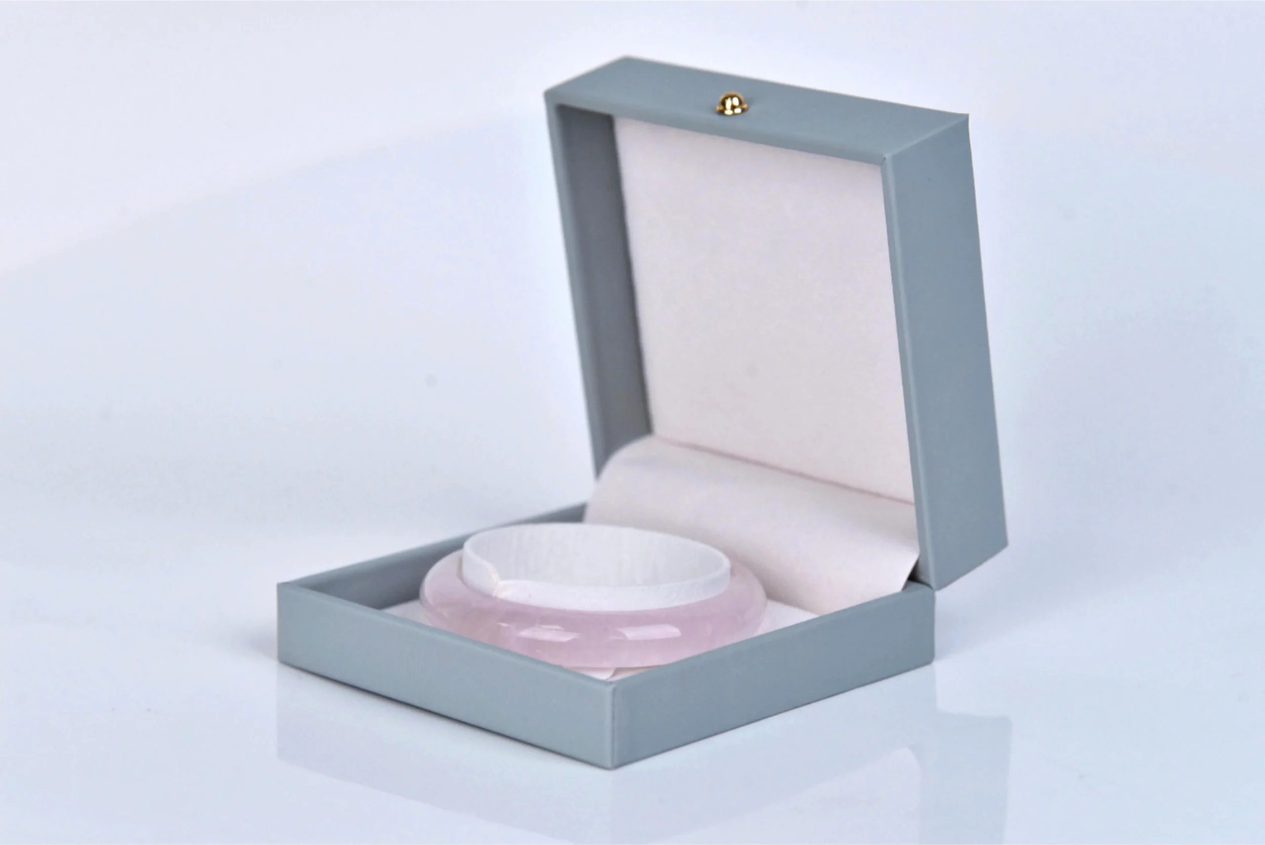 small containers with lids (4)