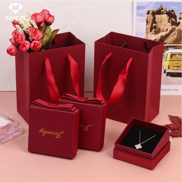 Bespoke and Durable Custom-Printed Paper Bags for Retail Stores with Logos | Perfect Branding Solutions for Jewelers Needing Eye-Catching Retail Packaging - zt48 (3)