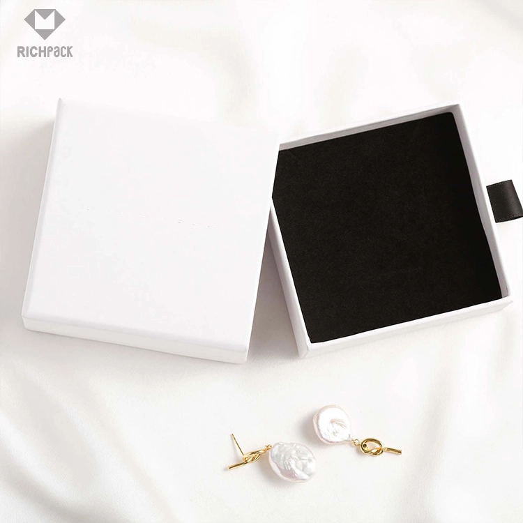 Luxury Packaging Solutions for High-End Fashion Retailers | Tailored for Fashion Brands Seeking Exclusive, Branded, and Elegant Packaging Designs - zt80 (2)