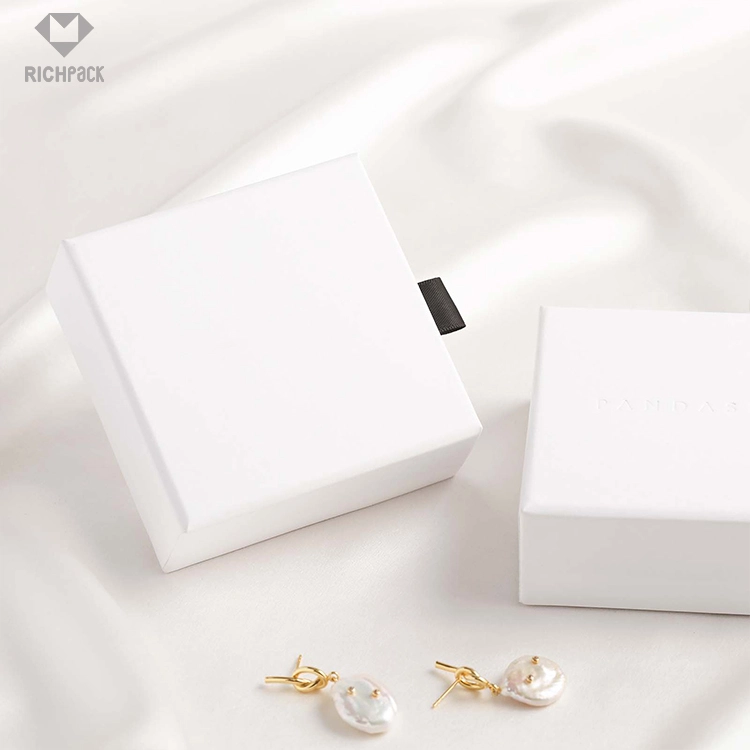 Luxury Packaging Solutions for High-End Fashion Retailers | Tailored for Fashion Brands Seeking Exclusive, Branded, and Elegant Packaging Designs - zt80 (3)