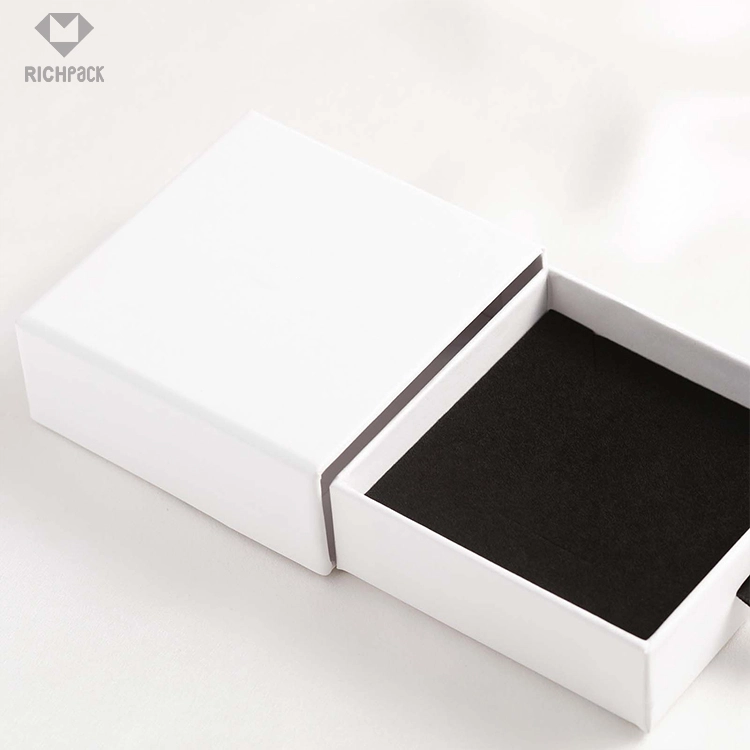Luxury Packaging Solutions for High-End Fashion Retailers | Tailored for Fashion Brands Seeking Exclusive, Branded, and Elegant Packaging Designs - zt80 (4)