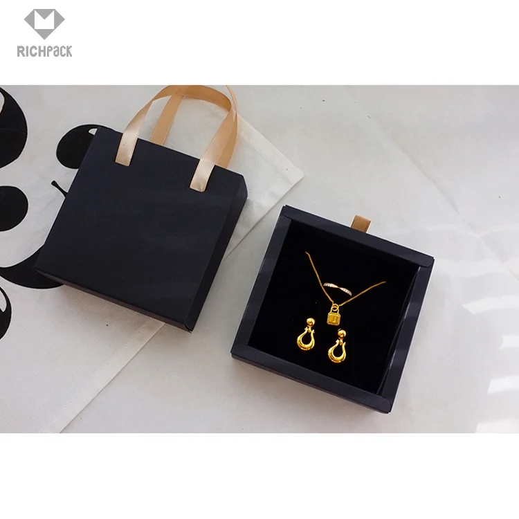 Stylish and Sustainable Recycled Paper Bags with Eco-Friendly Designs | Custom Packaging Solutions for Jewelry Merchants Focused on Green Initiatives - zt82 (5)