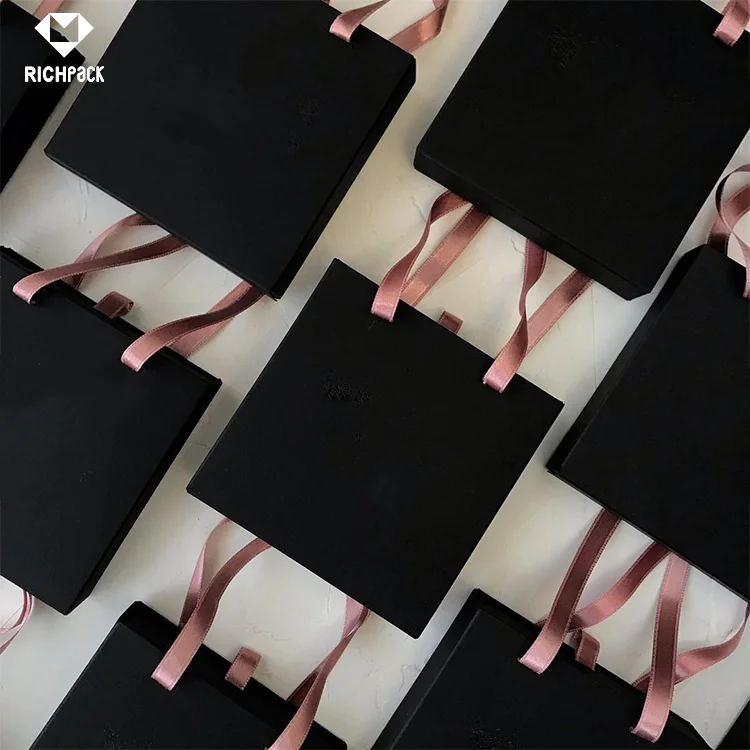 Stylish and Sustainable Recycled Paper Bags with Eco-Friendly Designs | Custom Packaging Solutions for Jewelry Merchants Focused on Green Initiatives - zt82 (7)
