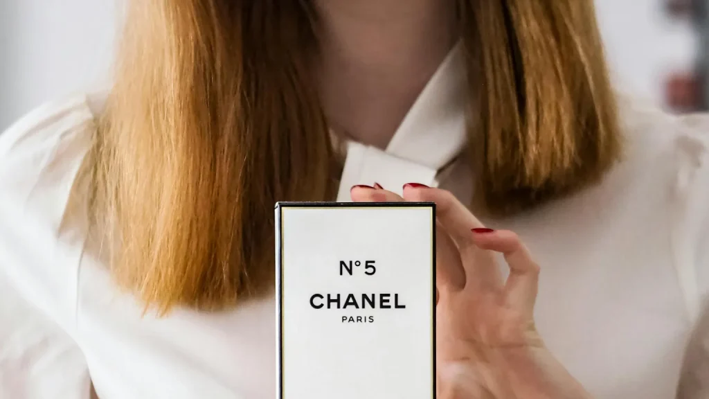 Key Steps to Designing Custom Perfume Packaging That Sells - cosmetic packaging desgin (5)