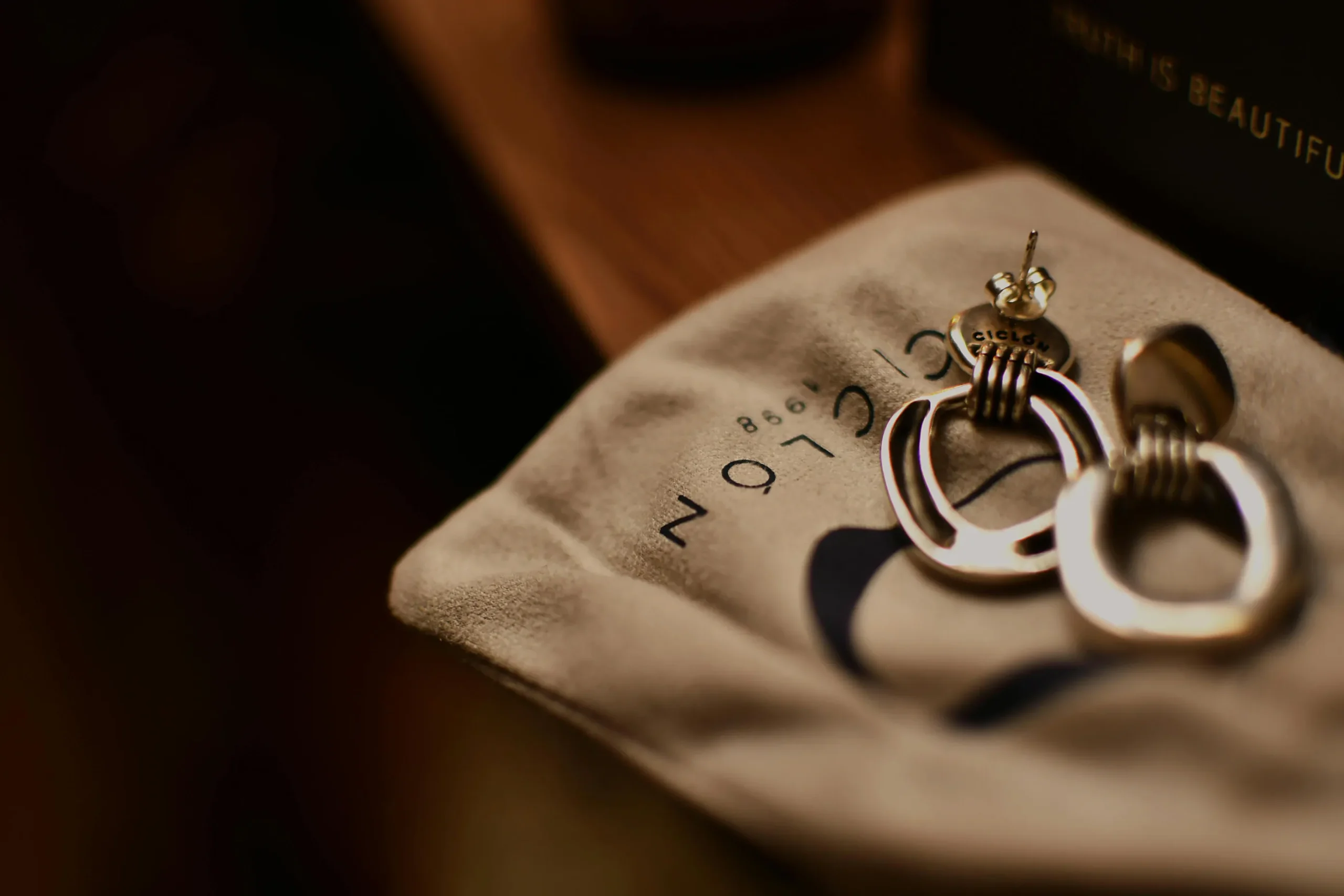 How to Fix Common Problems with Jewellery Pouches and Maintain Their Quality - custom jewelry pouches (2)