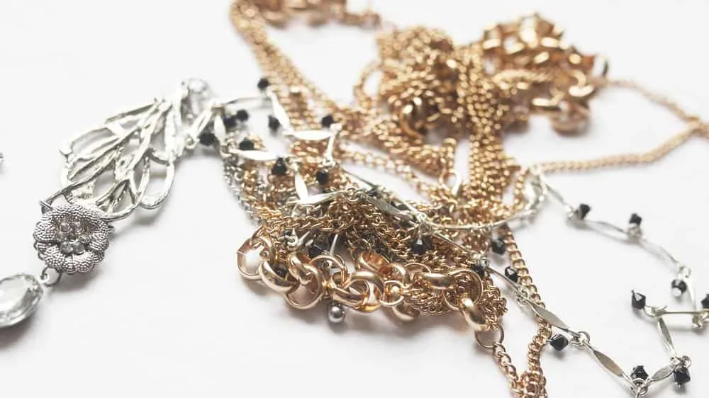 How to Fix Space Issues with Jewellery Organizers: Tips and Tricks - fix space issues with jewellery organizers (3)