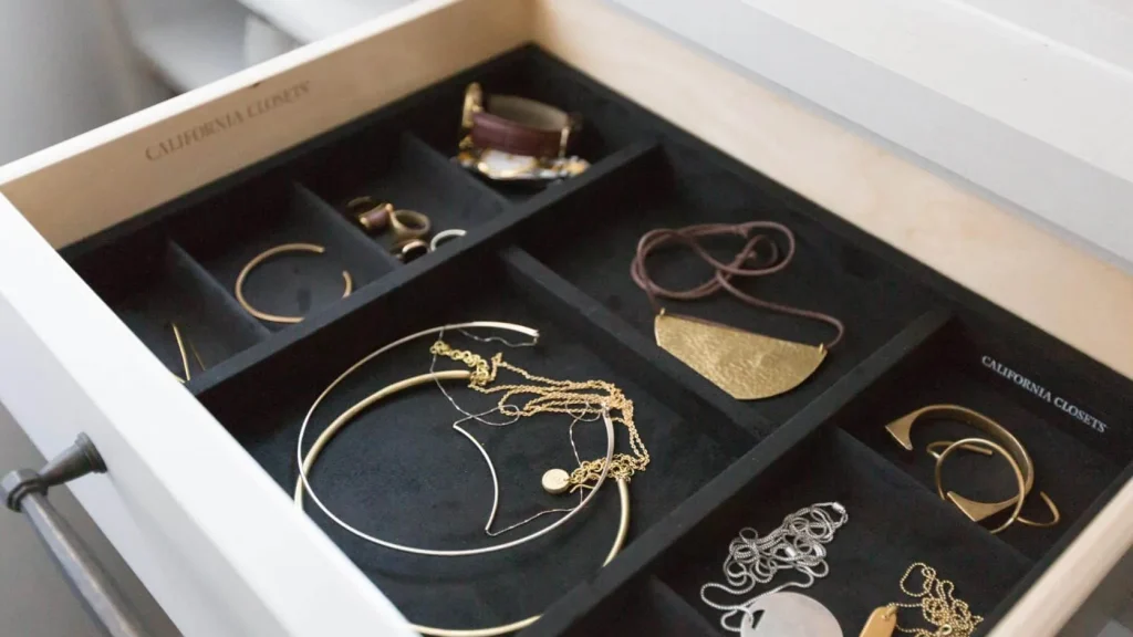 How to Fix Space Issues with Jewellery Organizers: Tips and Tricks - fix space issues with jewellery organizers (4)