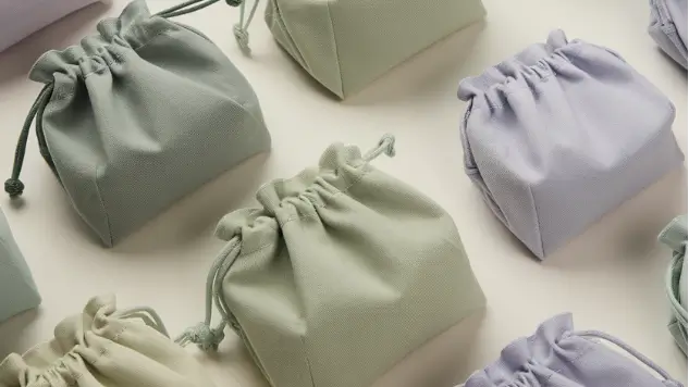 10 Best Alternatives to Plastic Packaging for High-End Jewelry - green pouches