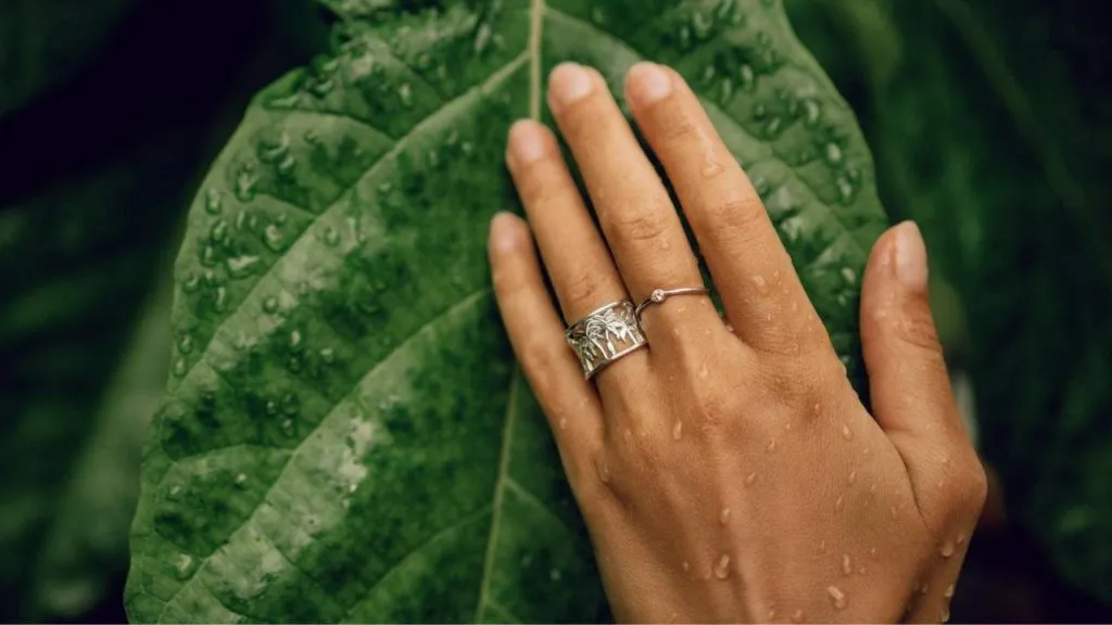 Gorjana Jewellery's Packaging Design:From California Inspiration to Global Recognition - how to tailor packaging for Gorjana jewelry (5)