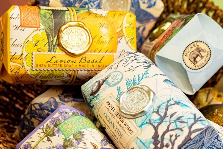How to Tell Monet Jewellery Brand Story Through Packaging Art - Art paper packaging material