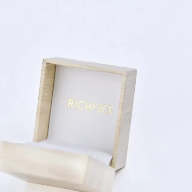 Minimalist Packaging Design - Transforming Products into Works of Understated Art - DSC 6853