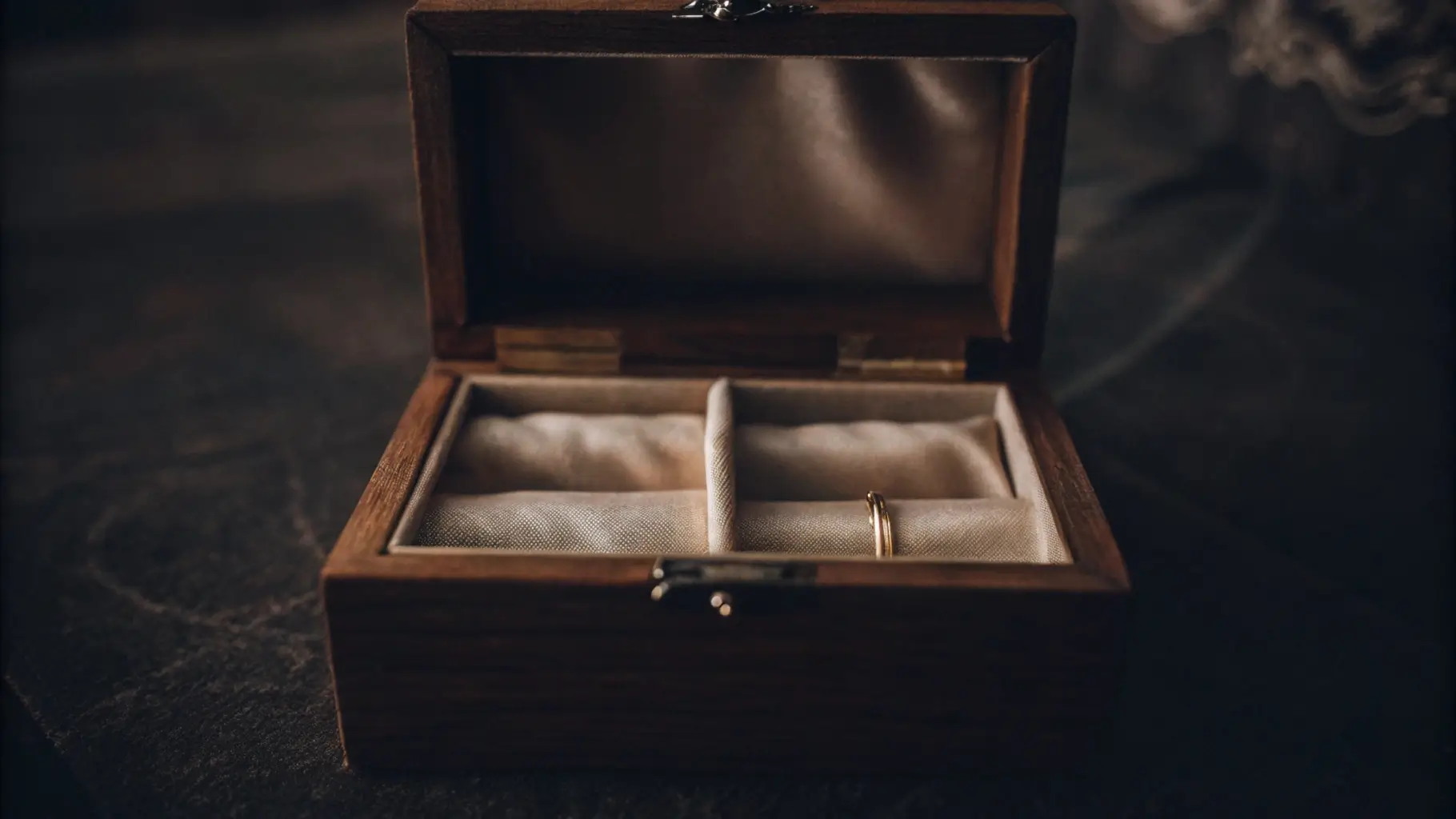 Expert Roundup: Tips on Luxury Packaging - materials and sustainability jewellery box (1)